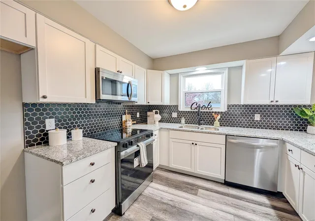 Photo 2 of Single family home for sale at 621 Saint Jovite St, Saint Charles, MO 63304 | MLS# 25011700 | Listing updated on 2025-04-10