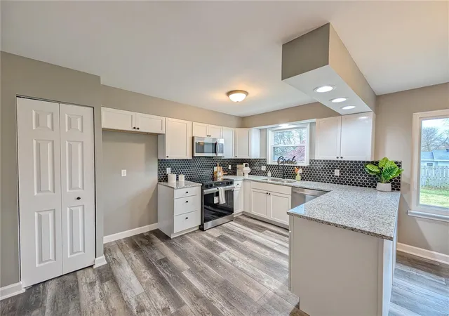 Photo 3 of Single family home for sale at 621 Saint Jovite St, Saint Charles, MO 63304 | MLS# 25011700 | Listing updated on 2025-04-10