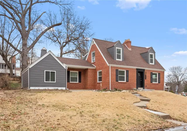 Photo 2 of Single family home for sale at 7101 Winchester Dr, Saint Louis, MO 63121 | MLS# 25011877 | Listing updated on 2025-03-09