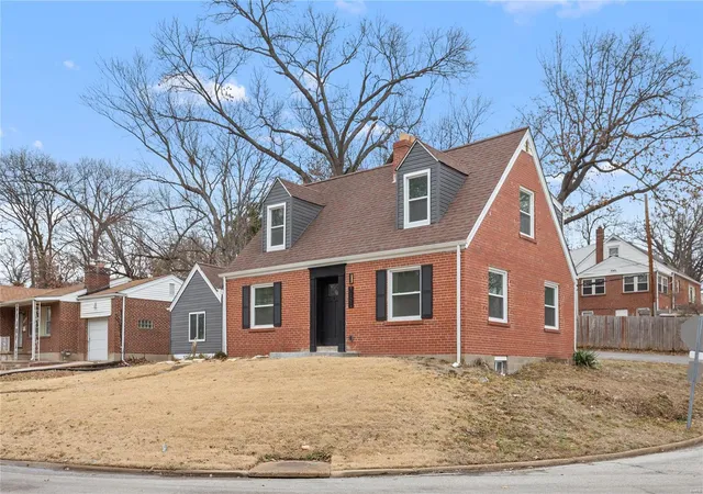 Photo 3 of Single family home for sale at 7101 Winchester Dr, Saint Louis, MO 63121 | MLS# 25011877 | Listing updated on 2025-03-09