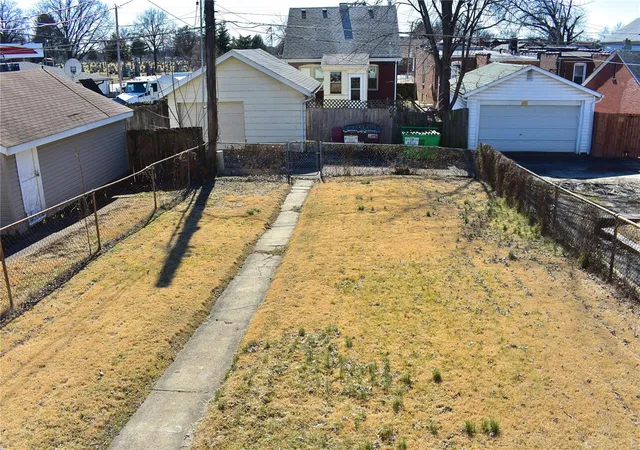Photo 3 of Single family home for sale at 4924 Blow St, Saint Louis, MO 63109 | MLS# 25011916 | Listing updated on 2025-04-04