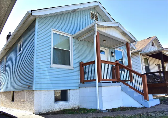 Photo 4 of Single family home for sale at 4924 Blow St, Saint Louis, MO 63109 | MLS# 25011916 | Listing updated on 2025-04-04