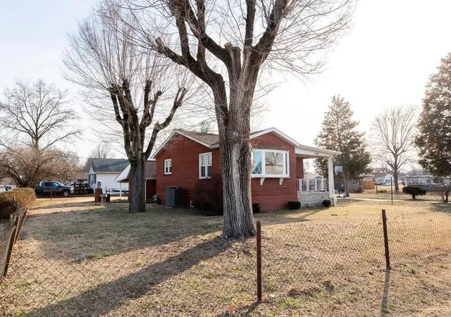 Photo 2 of Single family home for sale at 1736 Harrison Ave, Wood River, IL 62095 | MLS# 25012087 | Listing updated on 2025-03-06