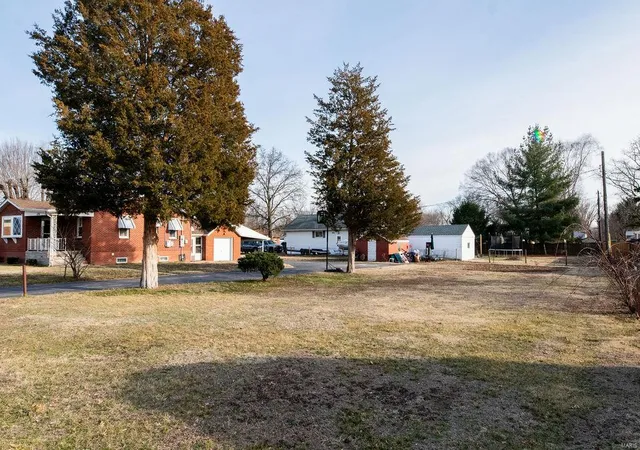 Photo 3 of Single family home for sale at 1736 Harrison Ave, Wood River, IL 62095 | MLS# 25012087 | Listing updated on 2025-03-06