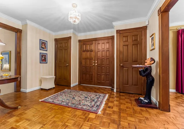 Photo 2 of Single family home for sale at 10656 Ladue Rd, Saint Louis, MO 63141 | MLS# 25012322 | Listing updated on 2025-05-07