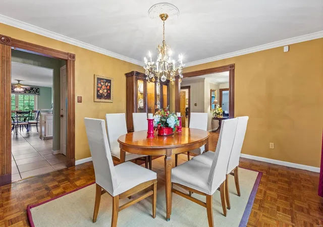 Photo 4 of Single family home for sale at 10656 Ladue Rd, Saint Louis, MO 63141 | MLS# 25012322 | Listing updated on 2025-05-07