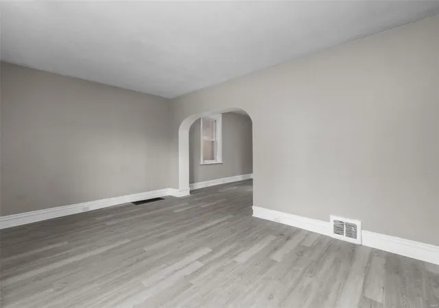 Photo 3 of Single family home for sale at 6040 Maple Ave, Saint Louis, MO 63112 | MLS# 25013238 | Listing updated on 2025-05-06