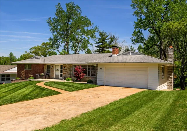 Photo 3 of Single family home for sale at 10025 Stonell Dr, Saint Louis, MO 63123 | MLS# 25013283 | Listing updated on 2025-04-23