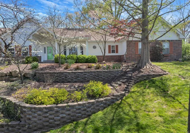 Photo 1 of Single family home for sale at 496 Highland Ave, Saint Louis, MO 63122 | MLS# 25013347 | Listing updated on 2025-04-24
