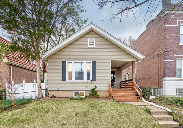 Photo 1 of Single family home for sale at 4329 Ellenwood Ave, Saint Louis, MO 63116 | MLS# 25013375 | Listing updated on 2025-04-10