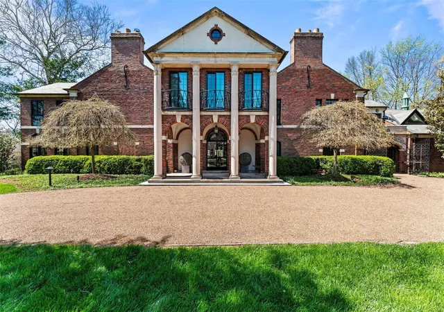 Photo 1 of Sale Pending at 24 Brentmoor Park, Saint Louis, MO 63105 | MLS# 25013687 | Listing updated on 2025-04-30