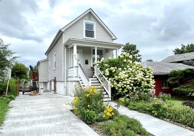 Photo 1 of Single family home for sale at 6914 W Park Ave, Saint Louis, MO 63139 | MLS# 25013744 | Listing updated on 2025-03-19
