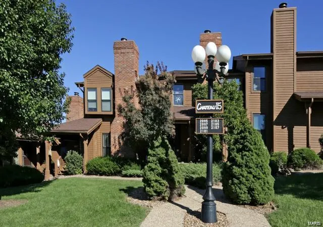 Photo 2 of Townhouse for sale at 2097 Avignon Dr #B, Saint Charles, MO 63303 | MLS# 25013795 | Listing updated on 2025-04-30