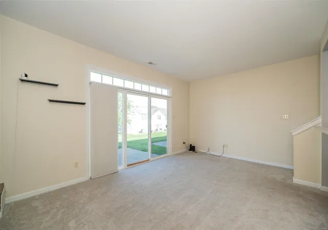 Photo 4 of Townhouse for sale at 4832 Heritage Hts Cir, Hazelwood, MO 63042 | MLS# 25013801 | Listing updated on 2025-04-26
