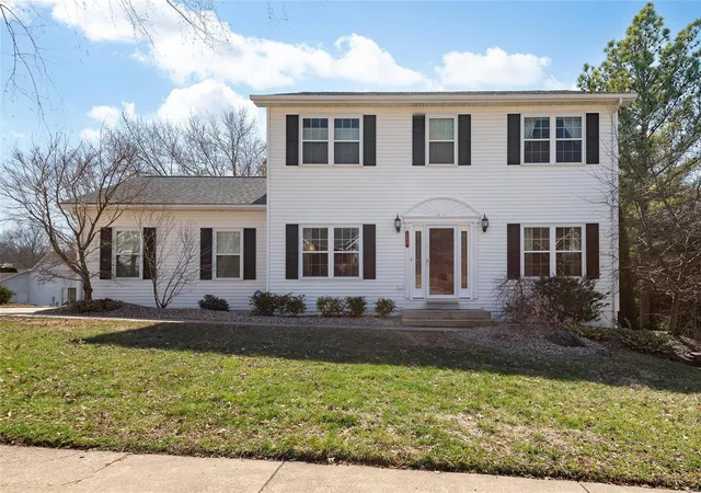 Photo 1 of Single family home for sale at 302 Willow Crk Dr, Edwardsville, IL 62025 | MLS# 25014188 | Listing updated on 2025-03-19