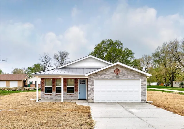 Photo 1 of Single family home for sale at 117 North Illinois St, New Florence, MO 63363 | MLS# 25014312 | Listing updated on 2025-04-25