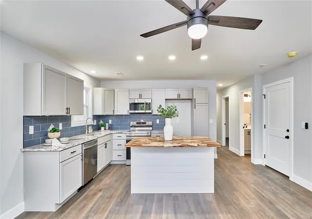 Photo 3 of Single family home for sale at 117 N Illinois St, New Florence, MO 63363 | MLS# 25014312 | Listing updated on 2025-04-25