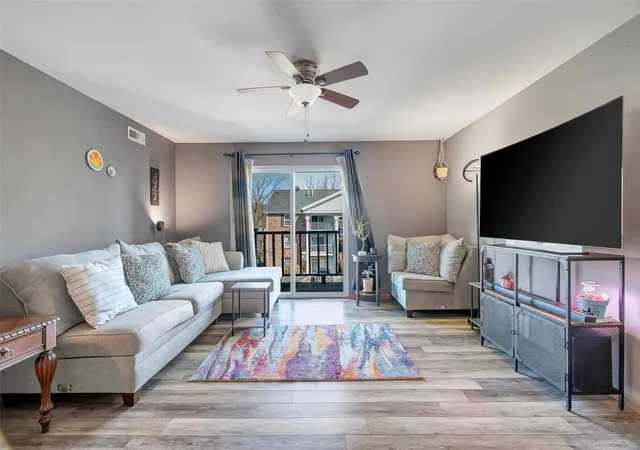 Listing Photo 4 - Condo for sale in building located at 7410 Triwoods Dr, Shrewsbury, MO 63119
