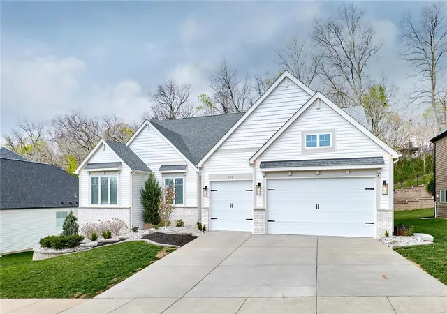 Photo 3 of Single family home for sale at 171 Wyndgate Valley Dr, Lake Saint Louis, MO 63367 | MLS# 25014792 | Listing updated on 2025-04-11