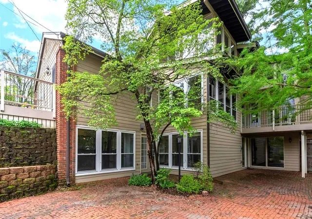 Photo 1 of Single family home for sale at 830 Montmartre Ct, Saint Louis, MO 63141 | MLS# 25015283 | Listing updated on 2025-05-07
