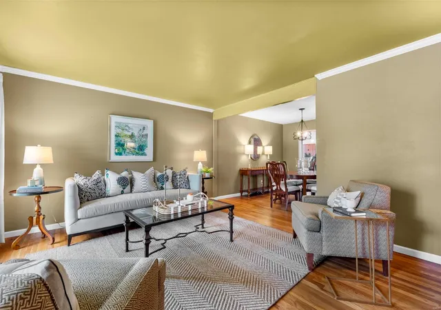 Photo 3 of Single family home for sale at 830 Montmartre Ct, Saint Louis, MO 63141 | MLS# 25015283 | Listing updated on 2025-05-07