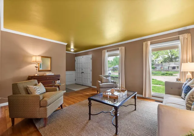 Photo 4 of Single family home for sale at 830 Montmartre Ct, Saint Louis, MO 63141 | MLS# 25015283 | Listing updated on 2025-05-07
