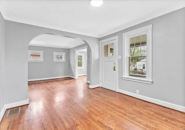 Photo 3 of Single family home for sale at 901 Cornell Ave, Saint Louis, MO 63119 | MLS# 25015563 | Listing updated on 2025-04-23