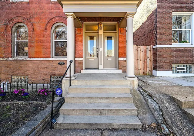 Photo 1 of Sale Pending at 3828 Fairview Ave, Saint Louis, MO 63116 | MLS# 25015642 | Listing updated on 2025-04-16