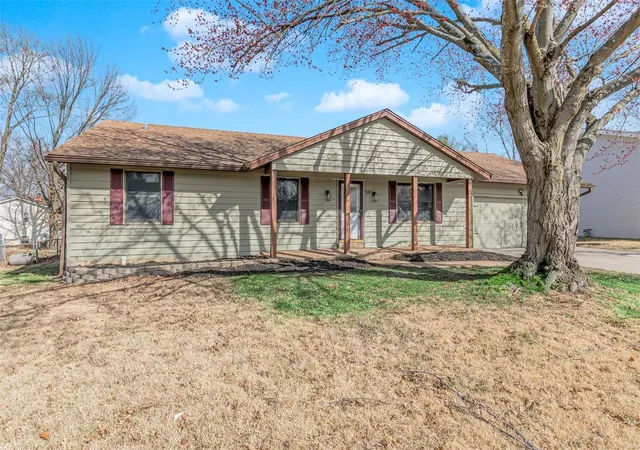 Photo 1 of Single family home for sale at 59 Oakridge W Dr, Saint Peters, MO 63376 | MLS# 25015682 | Listing updated on 2025-03-16