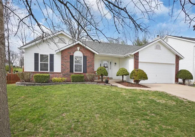 Photo 1 of Single family home for sale at 630 Bennington Dr, Saint Charles, MO 63304 | MLS# 25016956 | Listing updated on 2025-04-04