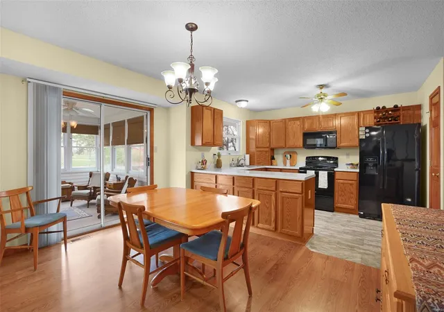 Photo 3 of Single family home for sale at 630 Bennington Dr, Saint Charles, MO 63304 | MLS# 25016956 | Listing updated on 2025-04-04