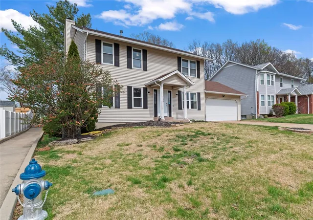 Photo 3 of Single family home for sale at 1295 Colby Dr, Saint Peters, MO 63376 | MLS# 25017336 | Listing updated on 2025-04-04