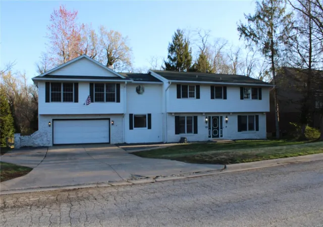 Photo 2 of Single family home for sale at 1702 Blu Fountain, Godfrey, IL 62035 | MLS# 25017509 | Listing updated on 2025-04-10