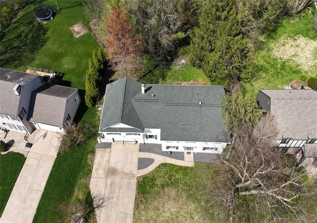Photo 3 of Single family home for sale at 1702 Blu Fountain, Godfrey, IL 62035 | MLS# 25017509 | Listing updated on 2025-04-10