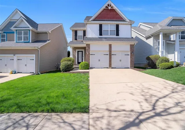 Photo 1 of Single family home for sale at 413 Parkgate Dr, Lake Saint Louis, MO 63367 | MLS# 25017603 | Listing updated on 2025-04-09