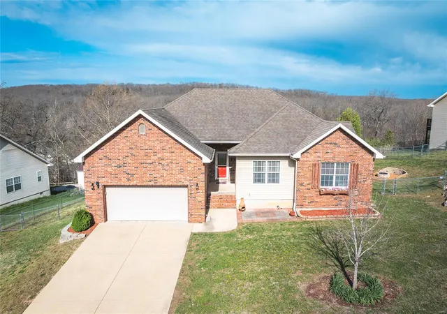 Photo 1 of Single family home for sale at 114 Birchtree Cir, Saint Robert, MO 65584 | MLS# 25017706 | Listing updated on 2025-04-10