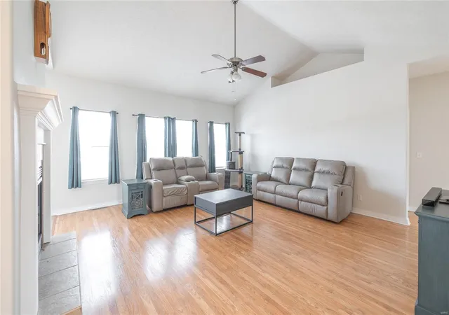 Photo 3 of Single family home for sale at 114 Birchtree Cir, Saint Robert, MO 65584 | MLS# 25017706 | Listing updated on 2025-04-10