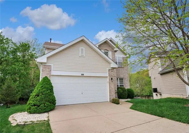 Photo 1 of Single family home for sale at 609 Brk Meadow Dr, Ballwin, MO 63021 | MLS# 25017769 | Listing updated on 2025-04-25