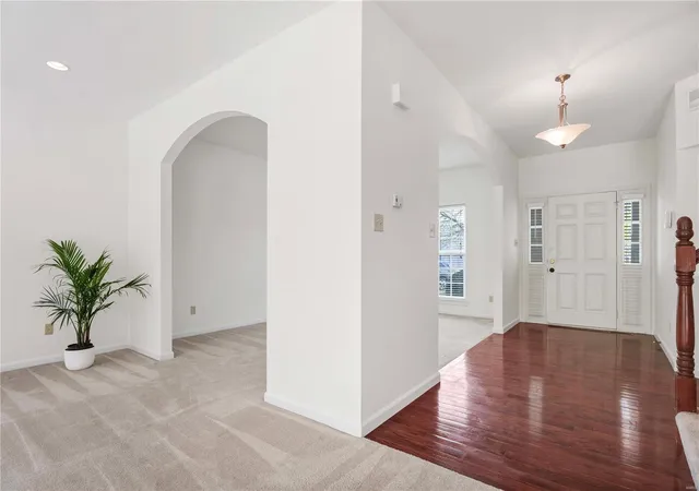Photo 3 of Single family home for sale at 609 Brk Meadow Dr, Ballwin, MO 63021 | MLS# 25017769 | Listing updated on 2025-04-25