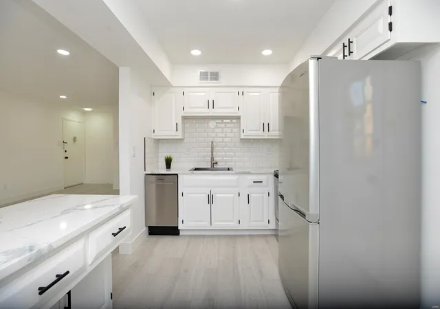 Listing Photo 4 - Condo for sale in building located at 1680 Herault Pl, St. Louis, MO 63125 - Unit #F