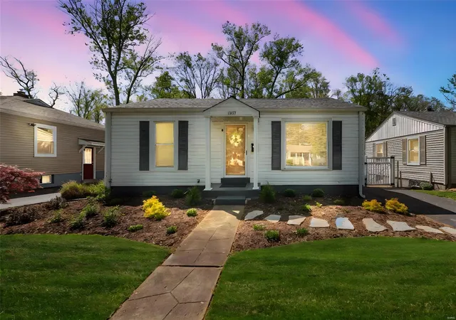 Photo 3 of Single family home for sale at 1237 Avery Ct, Saint Louis, MO 63122 | MLS# 25018347 | Listing updated on 2025-04-25