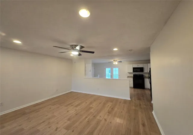 Photo 2 of Single family home for sale at 32 Orchard Hills Dr, Saint Peters, MO 63376 | MLS# 25018395 | Listing updated on 2025-04-01