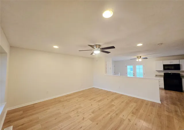 Photo 3 of Single family home for sale at 32 Orchard Hills Dr, Saint Peters, MO 63376 | MLS# 25018395 | Listing updated on 2025-04-01