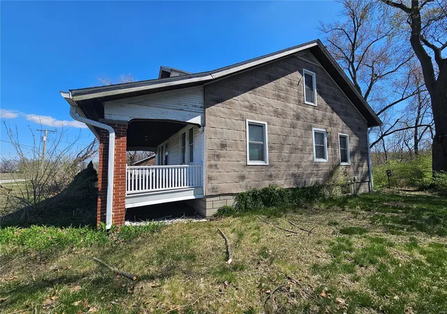 Photo 4 of Single family home for sale at 4230 N Highway 94, Saint Charles, MO 63301 | MLS# 25018458 | Listing updated on 2025-04-11