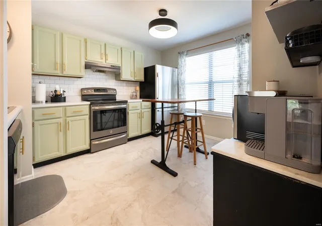 Listing Photo 5 - Condo for sale in building located at 749 Sugar Gln Dr, Saint Peters, MO 63376 - Unit #8