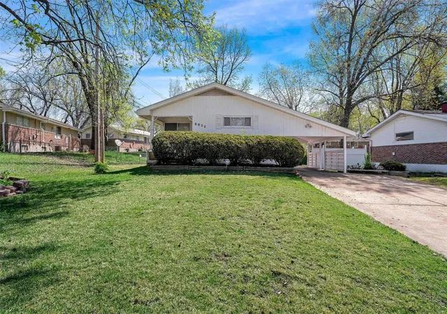 Photo 1 of Single family home for sale at 9932 Ashmont Dr, Saint Louis, MO 63136 | MLS# 25018932 | Listing updated on 2025-05-01