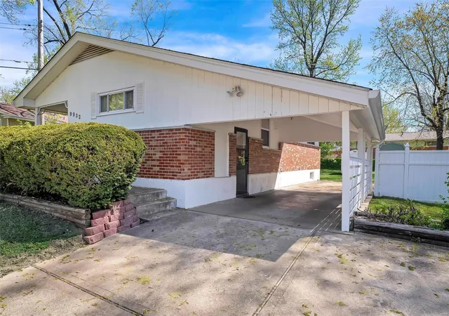 Photo 2 of Single family home for sale at 9932 Ashmont Dr, Saint Louis, MO 63136 | MLS# 25018932 | Listing updated on 2025-05-01