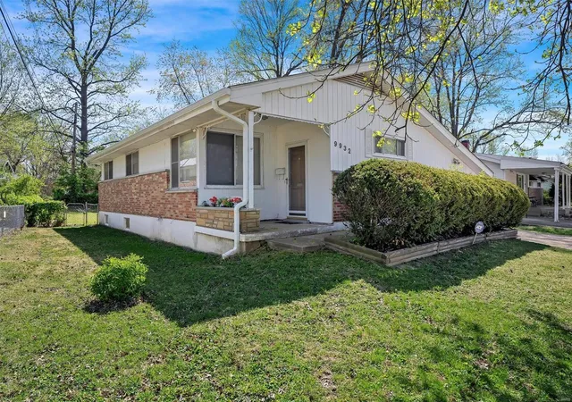 Photo 3 of Single family home for sale at 9932 Ashmont Dr, Saint Louis, MO 63136 | MLS# 25018932 | Listing updated on 2025-05-01