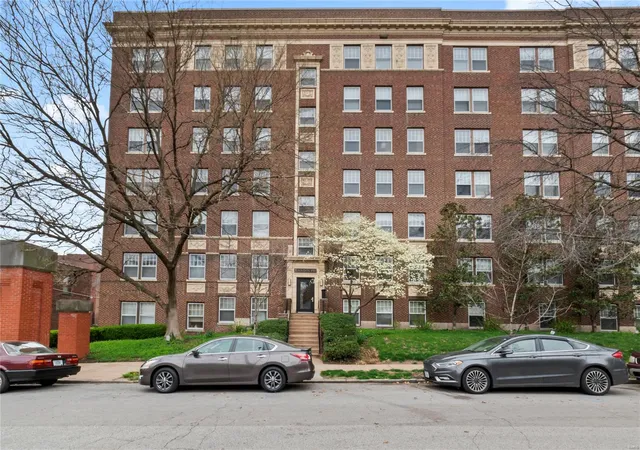 Photo 2 of Condo for sale at 321 Belt Ave #202, Saint Louis, MO 63112 | MLS# 25018987 | Listing updated on 2025-04-11