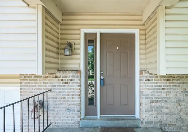 Photo 3 of Single family home for sale at 103 Mcclay Village Dr, Saint Peters, MO 63376 | MLS# 25019024 | Listing updated on 2025-05-02
